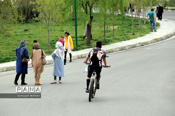 پارک پردیسان تهران میزبان پرواز بادبادک‌ها بر فراز آسمان