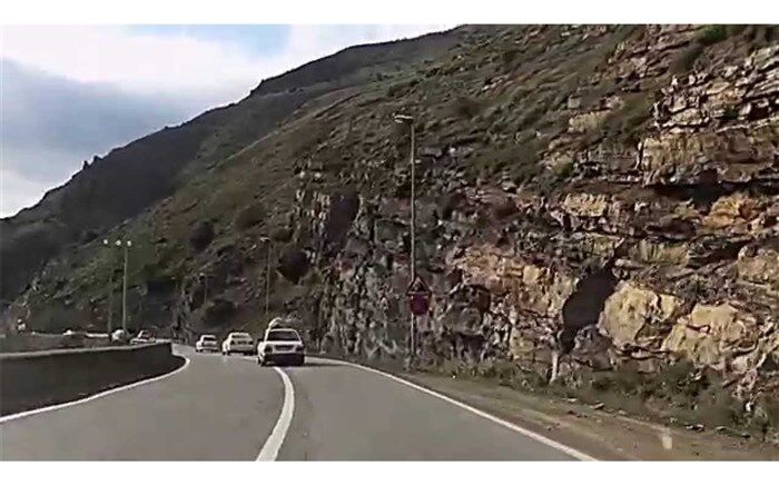 تردد در جاده های چالوس، هراز و فیروزکوه روان است