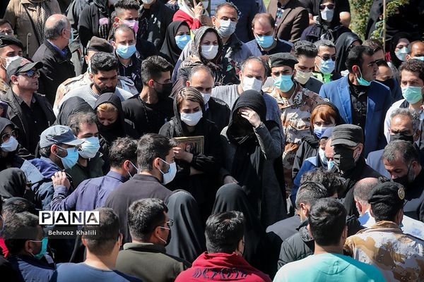 مراسم تدفین پیکر مرحوم آزاده نامداری