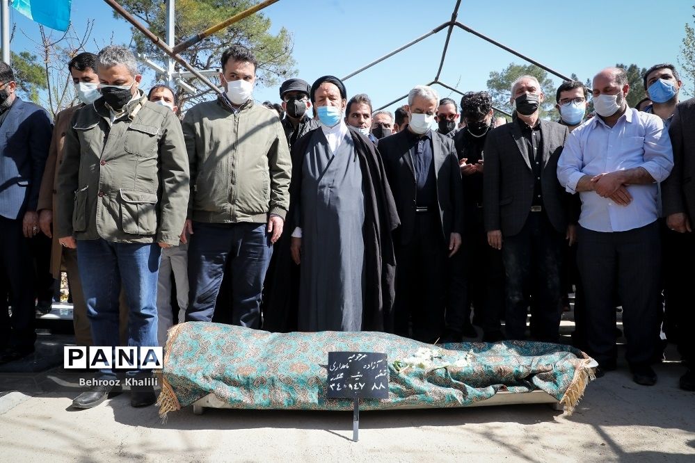 پدر آزاده نامداری: جامعه پذیرای امثال آزاده نیست