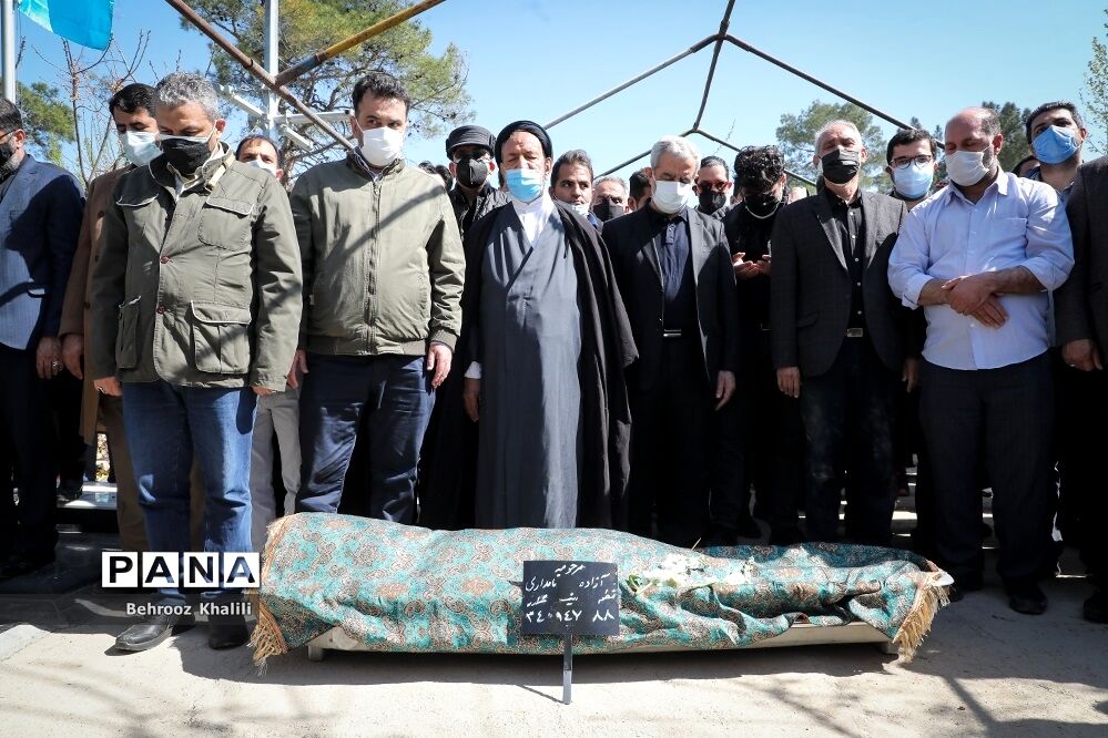 پدر آزاده نامداری: جامعه پذیرای امثال آزاده نیست