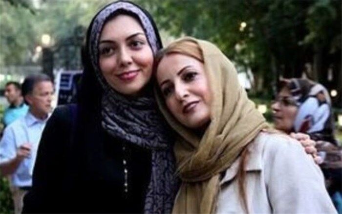 گریه‌های تلخ شقایق دهقان در مراسم ختم آزاده نامداری
