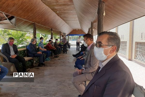 تجلیل از دانش‌آموزان برتر پایه دهم و یازدهم دبیرستان استعدادهای درخشان یزد