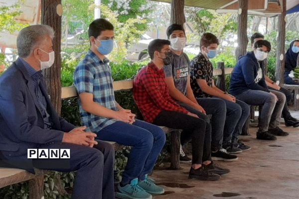 تجلیل از دانش‌آموزان برتر پایه دهم و یازدهم دبیرستان استعدادهای درخشان یزد