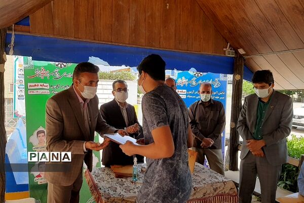 تجلیل از دانش‌آموزان برتر پایه دهم و یازدهم دبیرستان استعدادهای درخشان یزد
