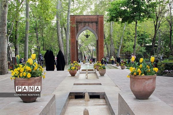 لاله‌ها در باغ ایرانی