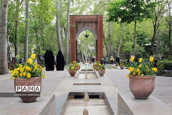 لاله‌ها در باغ ایرانی