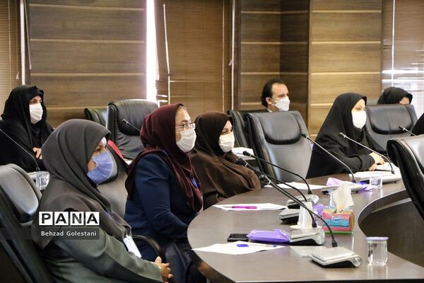 نشست وزیر آموزش و پرورش با معلمان منتخب آذربایجان غربی