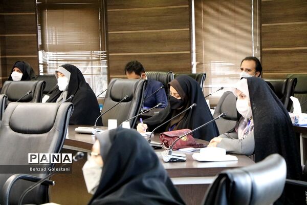نشست وزیر آموزش و پرورش با معلمان منتخب آذربایجان غربی