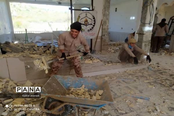 کمک رسانی نیروهای کمیته خادمین شهدای کرمانشاه به مناطق زلزله زده سیسخت (دنا)