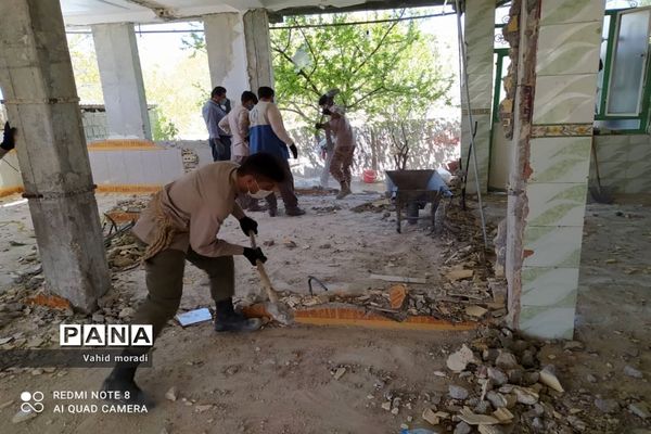 کمک رسانی نیروهای کمیته خادمین شهدای کرمانشاه به مناطق زلزله زده سیسخت (دنا)