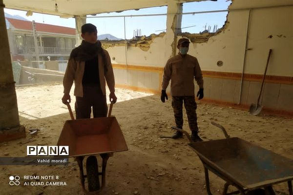 کمک رسانی نیروهای کمیته خادمین شهدای کرمانشاه به مناطق زلزله زده سیسخت (دنا)