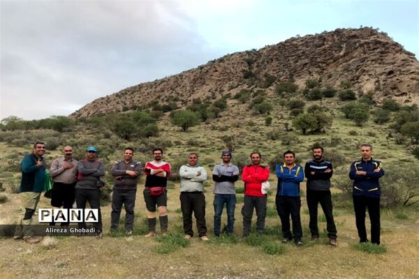 صعود تیم کوهنوردی فرهنگیان فارس به قله دال نشین در شهرستان ارسنجان