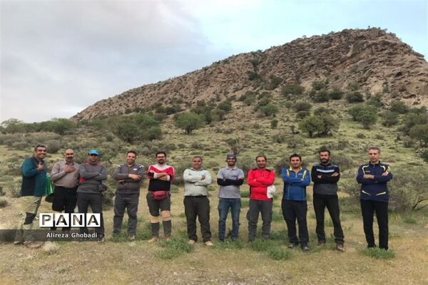 صعود تیم کوهنوردی فرهنگیان فارس به قله دال نشین در شهرستان ارسنجان