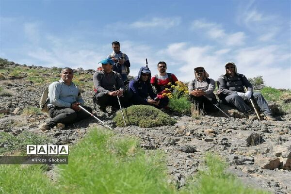 صعود تیم کوهنوردی فرهنگیان فارس به قله دال نشین در شهرستان ارسنجان