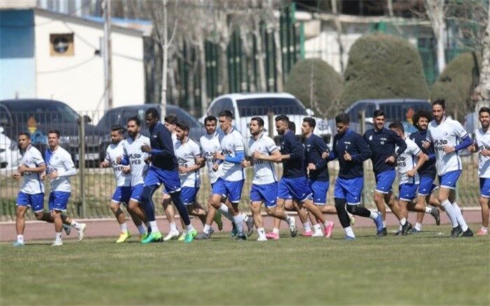 یک استقلالی از سفر به عربستان جا ماند