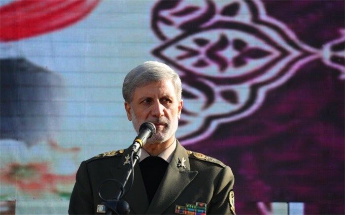 وزیردفاع: هیچ مجموعه‌ای نباید درحوزه تولید و پشتیبانی بلااستفاده بماند