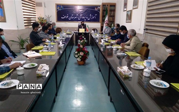 خبرنگاران  مانند معلمانی هستند که آموزش های مفید را در اختیار جامعه قرار می دهند