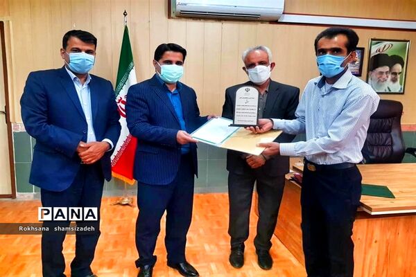 تقدیر از همکاران برتر در جشنواره کشوری تولید محتوا شهرستان امیدیه
