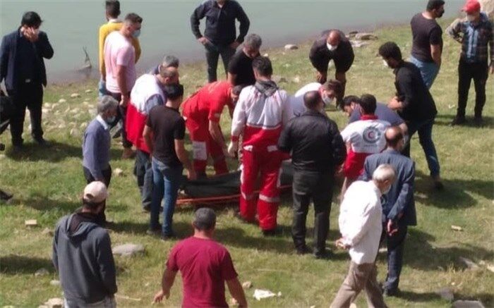 مرگ در آغوش موج‌ها