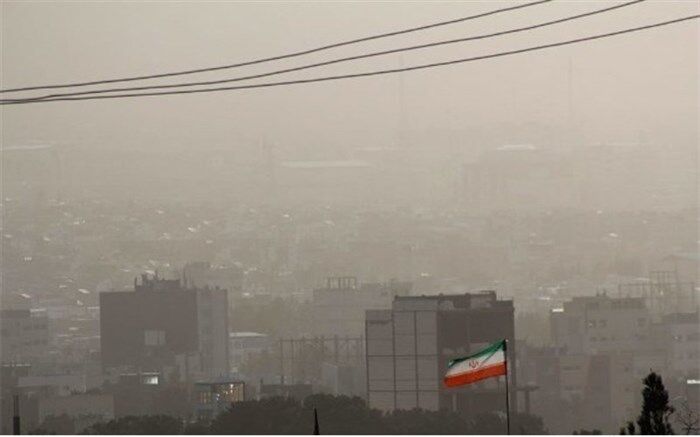 گرد و خاک آسمان تهران را دربرمی‌گیرد