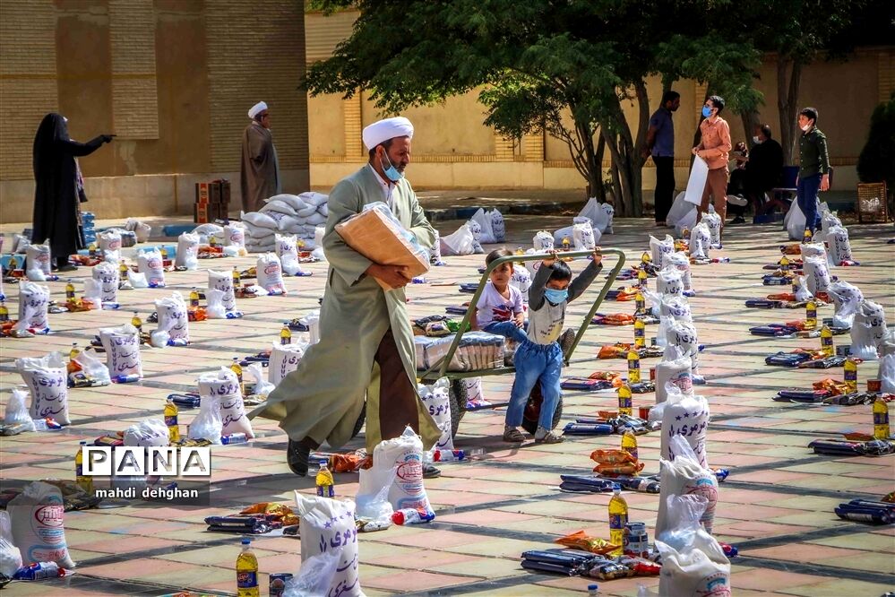 توزیع  313 بسته معیشتی  بین نیازمندان یزد