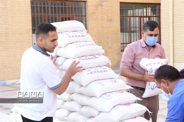 توزیع  313 بسته معیشتی  بین نیازمندان یزد