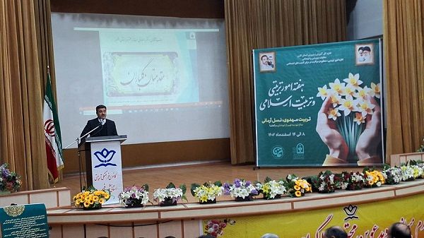 آینده نظام در دست مترقیان است