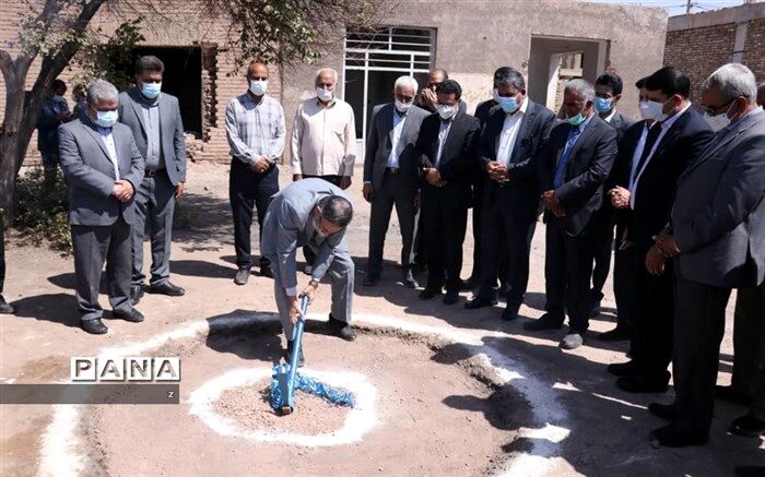 کلنگ احداث مدرسه ۶ کلاسه خیرساز دخترانه در روستای مهدی آباد واحد رفسنجان به زمین زده شد