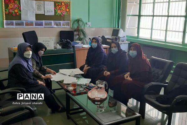 ستاد ثبت نام دانش‌آموزان مدرسه حدیث‌کساءخاورشهر