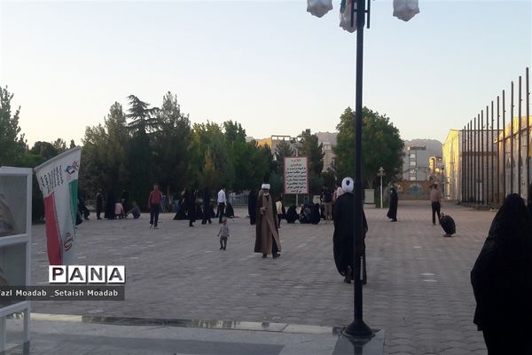 حضور پرشور مردم  کاشمر در پنجشنبه شب در امامزاده سید حمزه