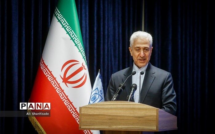 بازدید وزیر علوم از حوزه‌های برگزاری کنکور در دانشگاه فردوسی