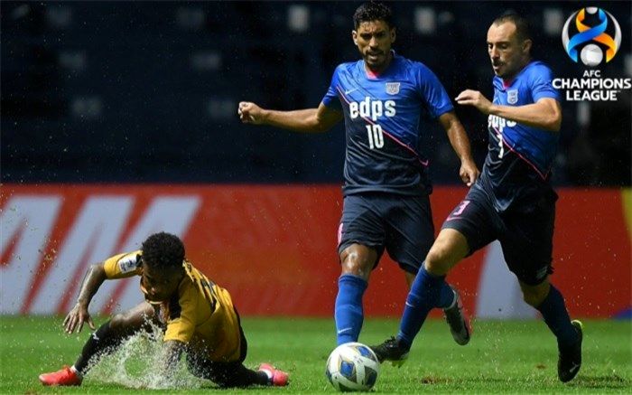 دوئل سه‌جانبه مقابل چشم کاناوارو؛ کاپیتان حسرت می‌خورد