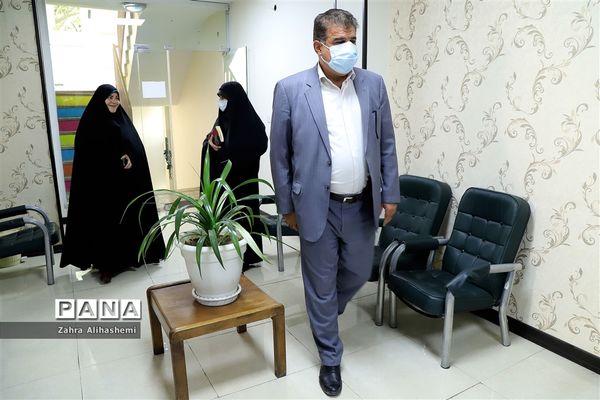 بازدید مدیرکل آموزش و پرورش شهر تهران از مرکز مشاوره توحید