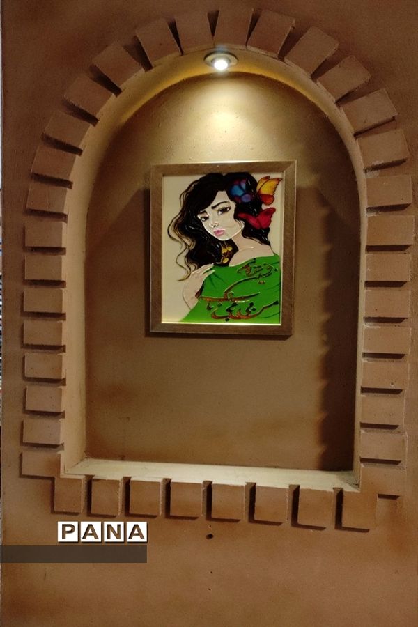 اشتغال زایی برای بانوان سرپرست خانوار در فروشگاه صنایع دستی دست آفرین منطقه ۱۴