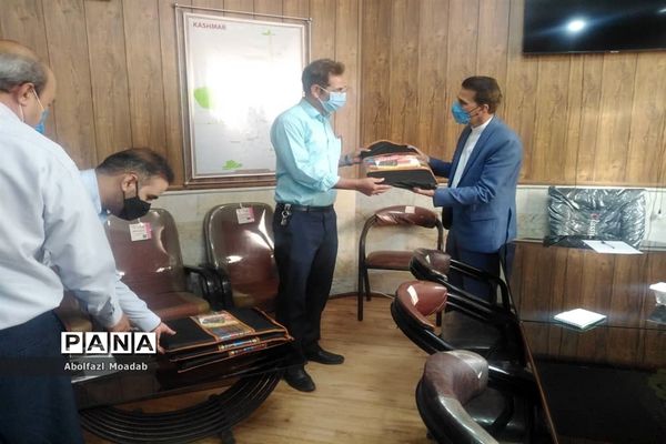 تقدیرازکارکنان اداره صمت در روز ملی صنعت ومعدن