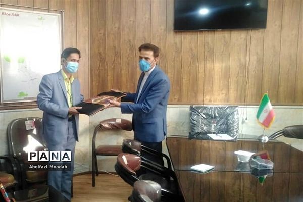 تقدیرازکارکنان اداره صمت در روز ملی صنعت ومعدن