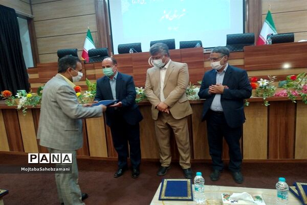 تقدیر از بانک‌های عامل و کارآفرین برتر کمیته امداد حضرت خمینی شهرستان کاشمر