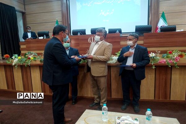 تقدیر از بانک‌های عامل و کارآفرین برتر کمیته امداد حضرت خمینی شهرستان کاشمر