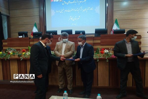 تقدیر از بانک‌های عامل و کارآفرین برتر کمیته امداد حضرت خمینی شهرستان کاشمر