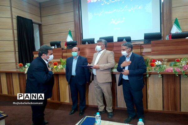 تقدیر از بانک‌های عامل و کارآفرین برتر کمیته امداد حضرت خمینی شهرستان کاشمر