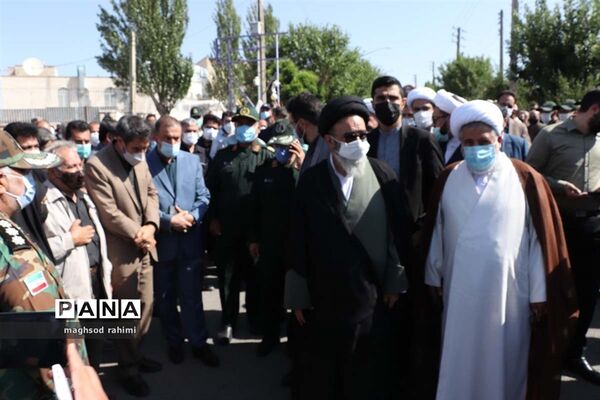 تشییع پیکر پاک شهید مدافع حرم رضا صفدری بر دوش شانه‌های مردم ترکمانچای میانه