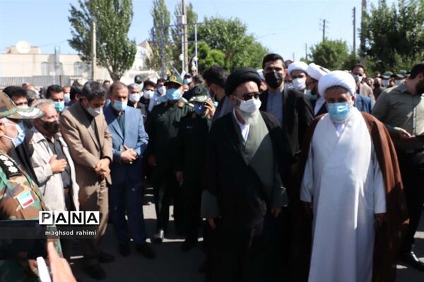 تشییع پیکر پاک شهید مدافع حرم رضا صفدری بر دوش شانه‌های مردم ترکمانچای میانه