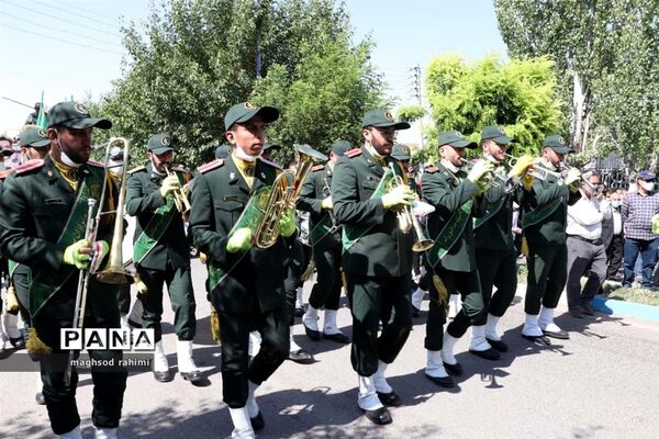 تشییع پیکر پاک شهید مدافع حرم رضا صفدری بر دوش شانه‌های مردم ترکمانچای میانه