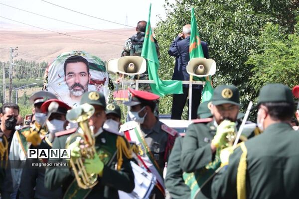 تشییع پیکر پاک شهید مدافع حرم رضا صفدری بر دوش شانه‌های مردم ترکمانچای میانه