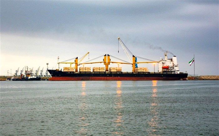 انباشت ۶.۵ میلیون تن کالای اساسی در گمرکات و بنادر