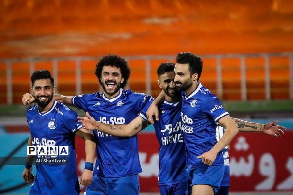 دیدار تیم های استقلال - سایپا