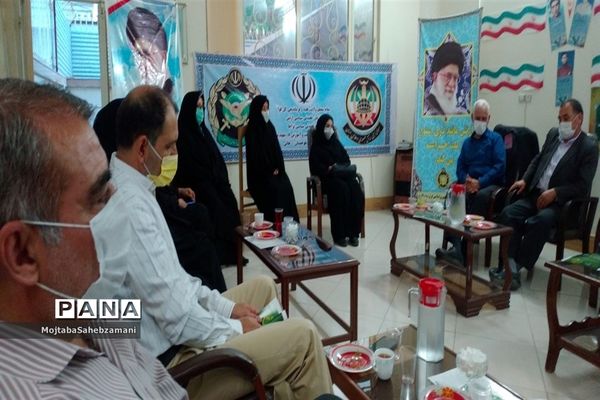 نشست نویسندگان دفاع مقدس  به مناسبت روز قلم در کاشمر