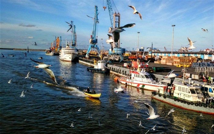 ۶۰ درصد جابجایی کالاهای اساسی کشور از بندر امام  صورت گرفته است