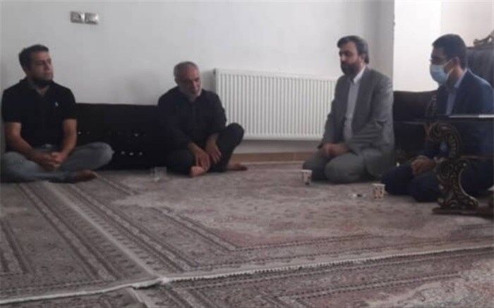 دیدار معاون پرورشی و فرهنگی آموزش و پرورش شهرستان‌های تهران با خانواده معلم فداکار، مرحوم داوود ستوده